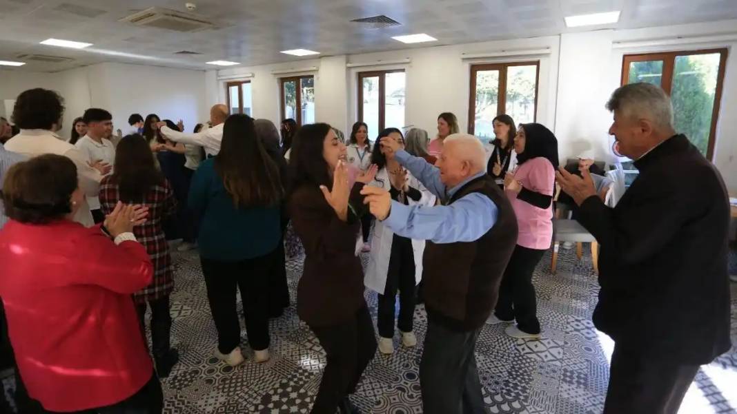 Antalya’da Huzurevinde Kuşaklararası Dayanışma Renkli Anlara Sahne Oldu! 4